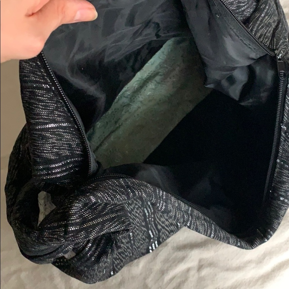 Embroidered bag - Picture 5 of 7